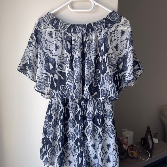 Show Me Your MuMu Navy and Cream Patterned Romper XS - Picture 3 of 3